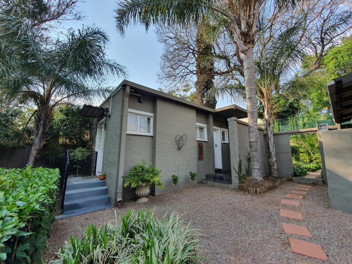 Waterhouse Guest Lodge In Muckleneuk Pretoria-Noord Kültér fotó